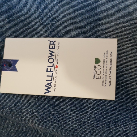 Wallflower size13 flare jeans NWT - Picture 9 of 10